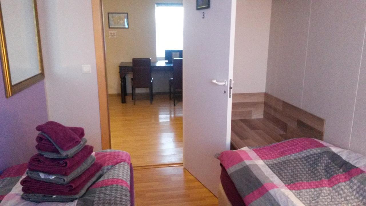 Camera Piccola Doppia con Letti Singoli